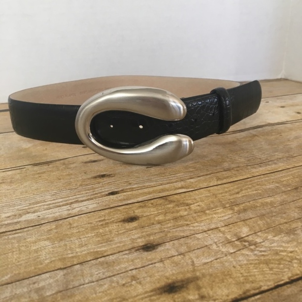 Black faux snakeskin leather lined belt. Size s